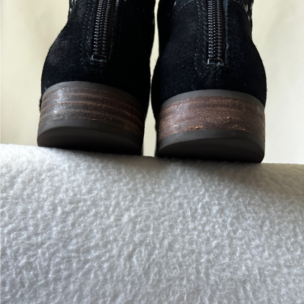 Koolaburra by UGG size 8 Suede Black Women’s Ankle Boot - Picture 12 of 13